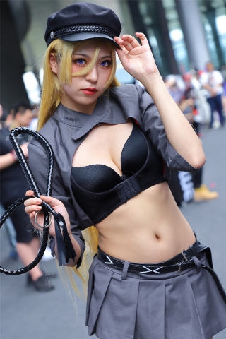 灰色短裙长腿cosplay美女