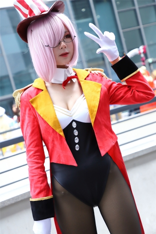 长腿黑丝红衣coser